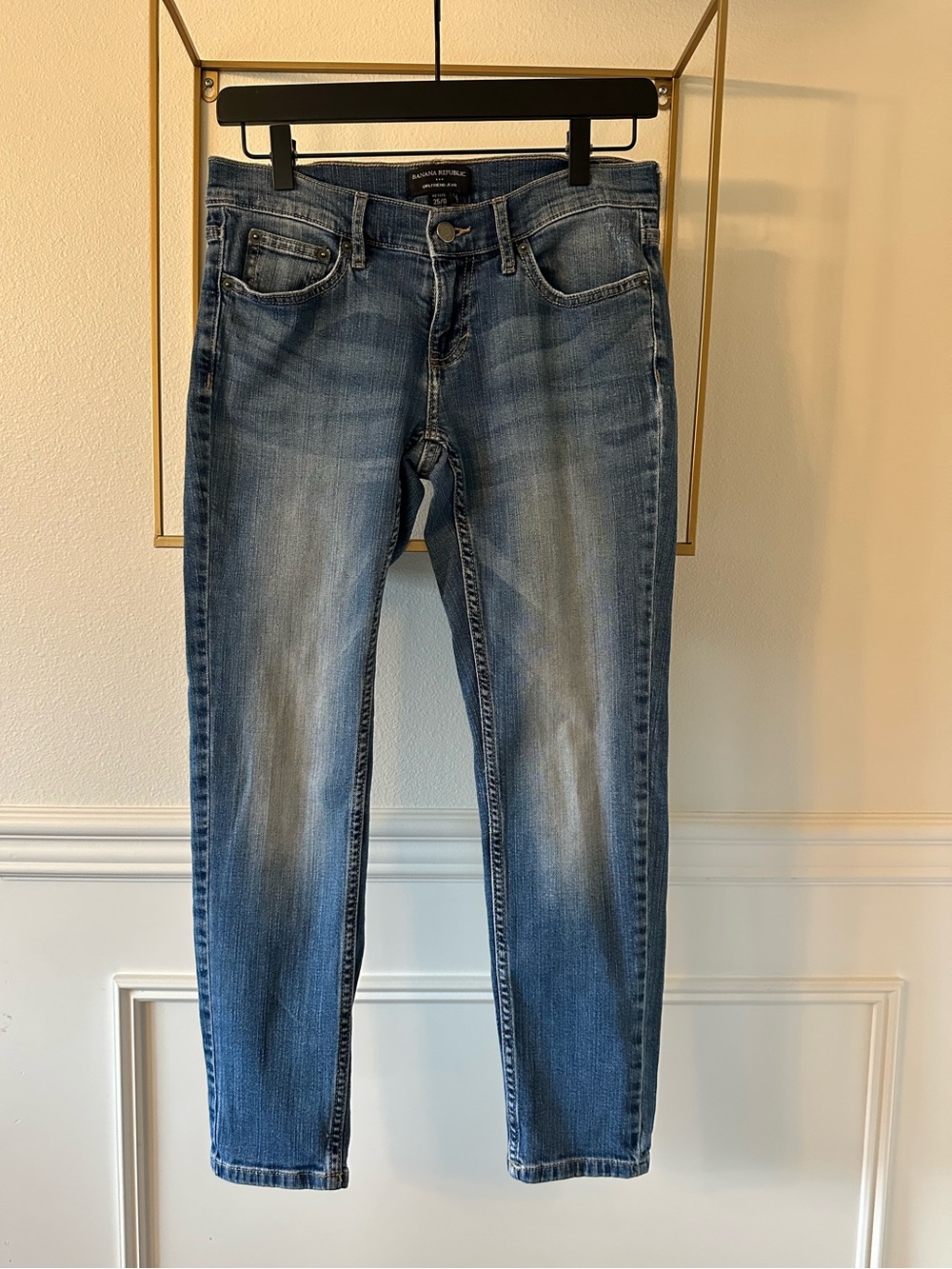 Banana Republic girlfriend Jeans in Faded Blue